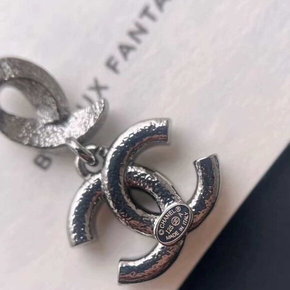 Stunning presence CHANEL Pendant Earrings Authentic - Picture 4 of 4